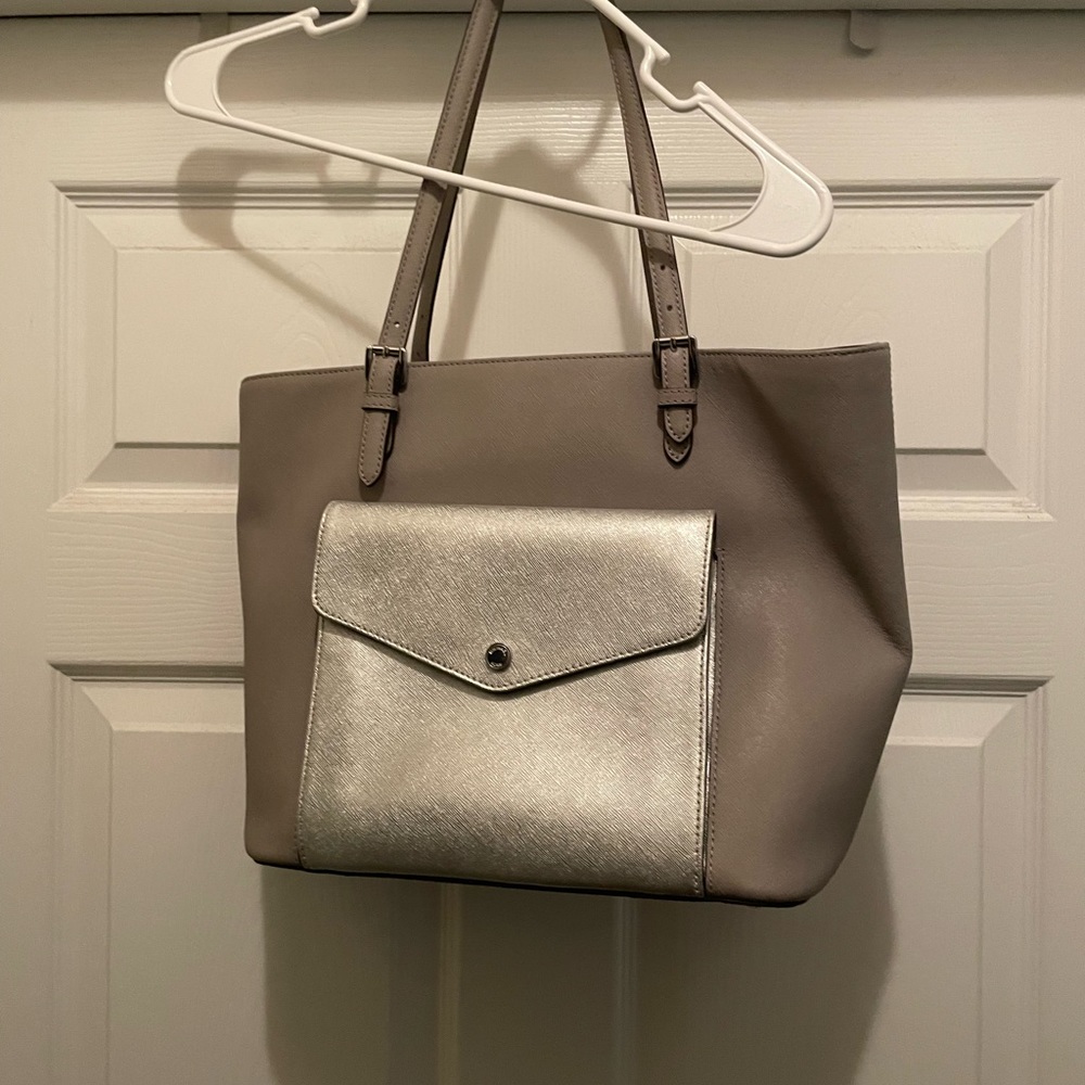Micheal Kors Medium Jetset saffiano tote with center zip and envelope on front